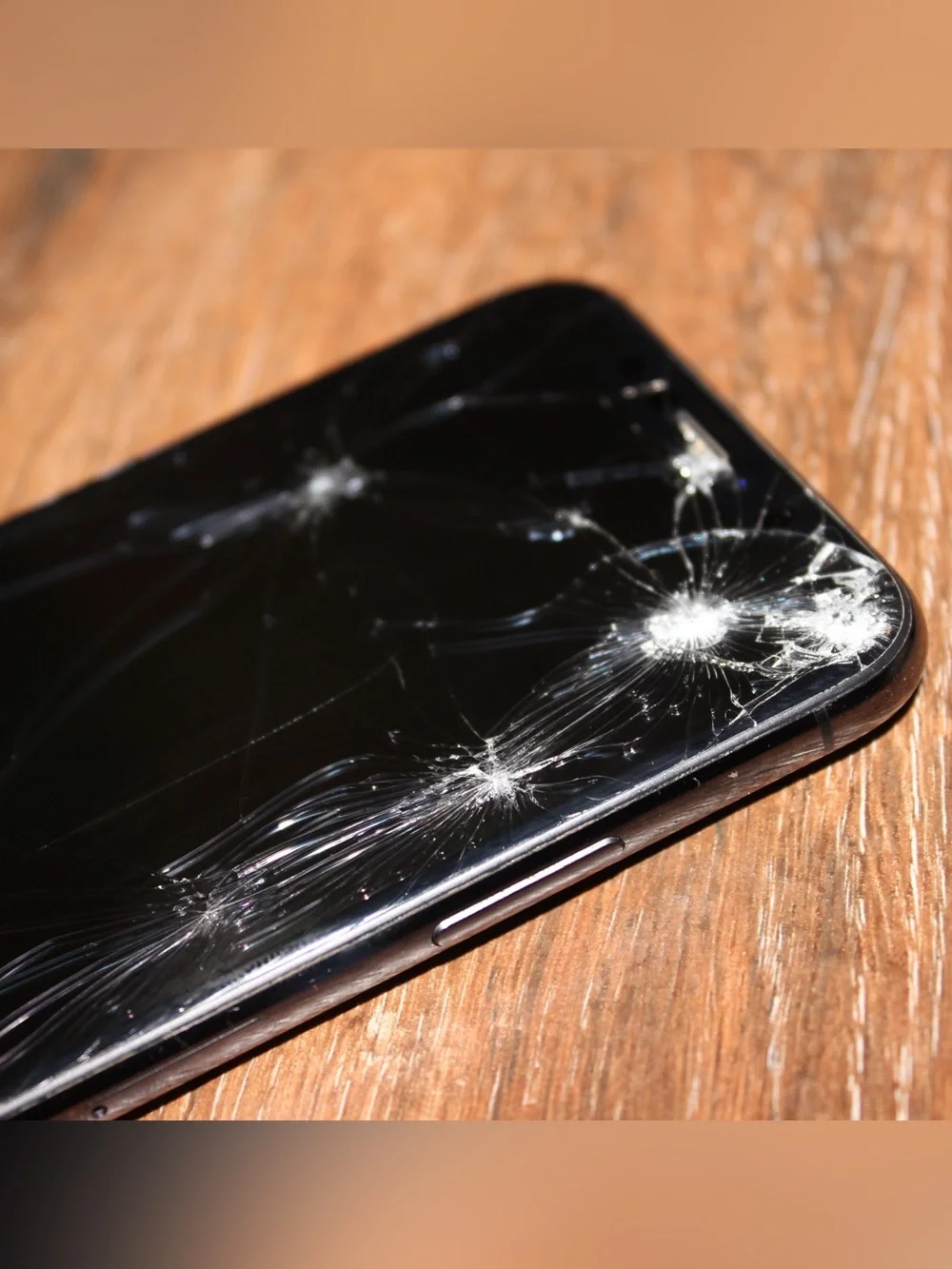 Black iPhone X (iPhone 10) – Fully Functional – Cracked Screen (Fixable)- OFFER!